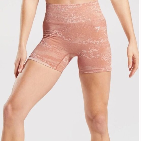 GYMSHARK ADAPT CAMO SEAMLESS SHORTS Misty Pink/Hazy Pink - Picture 7 of 7